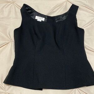 Black button tank